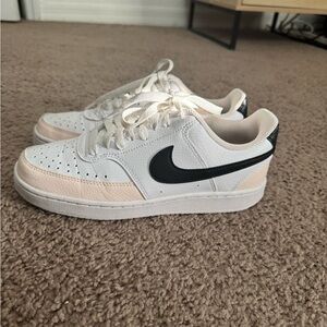 Nike Women’s Size 8 Court Vision Low Sneakers